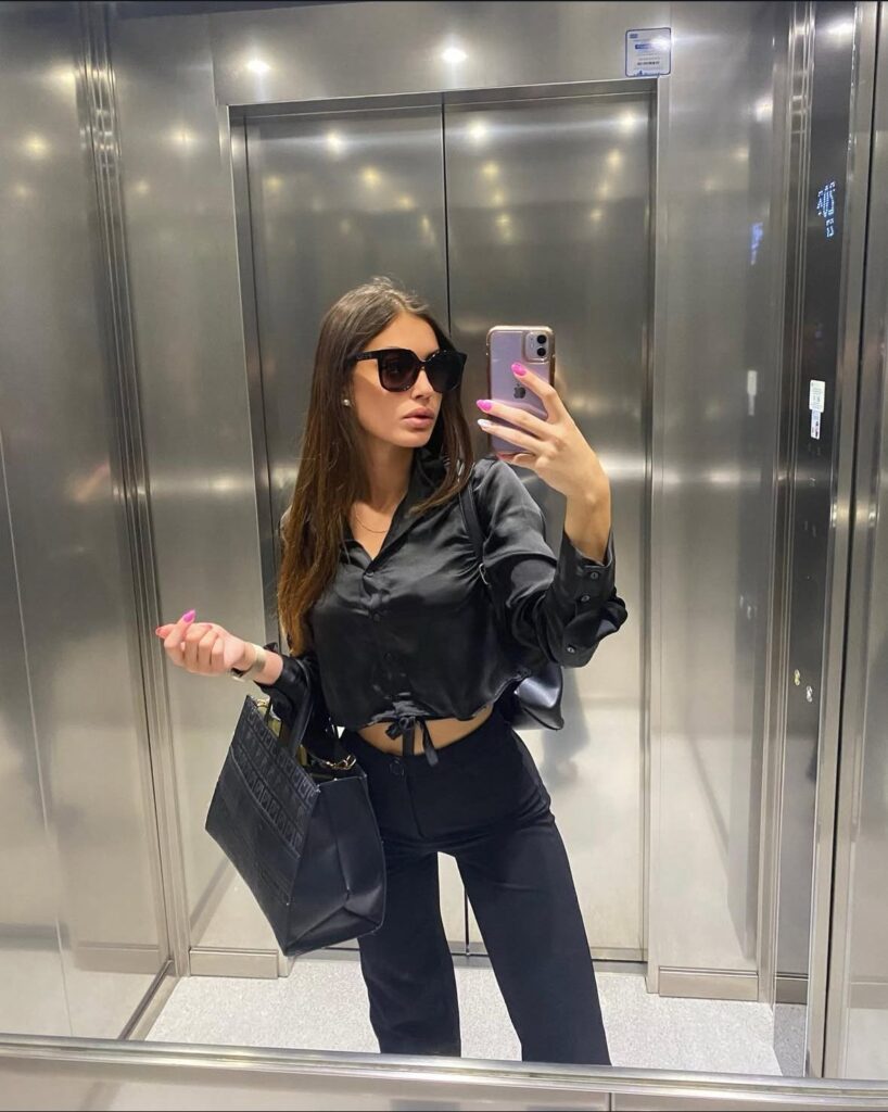 Escort Bodrum Gözlüklü ve Çıtır Tarzı ile Dikkat Çeken Müge